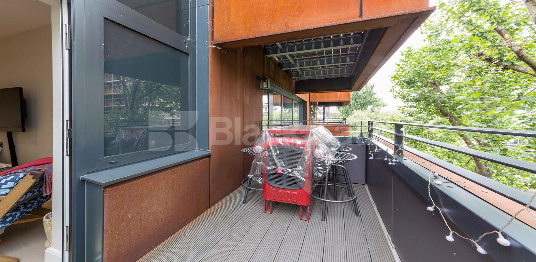 			NEW INSTRUCTION!, 2 Bedroom, 1 bath, 1 reception Apartment			 Wharf Road, ANGEL-OLD STREET